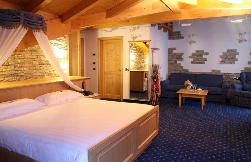 Hotel Gran Vacanze Rooms & Apartments Dimaro Quarto foto
