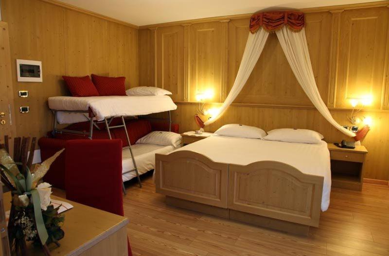 Hotel Gran Vacanze Rooms & Apartments Dimaro Quarto foto