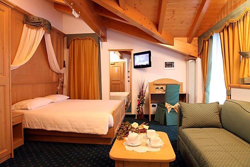 Hotel Gran Vacanze Rooms & Apartments Dimaro Quarto foto