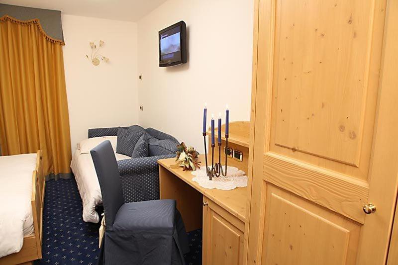Hotel Gran Vacanze Rooms & Apartments Dimaro Quarto foto